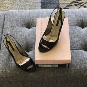 Bandolino Women’s Slingback 3 1/2 inch open toe pump. Dark brown